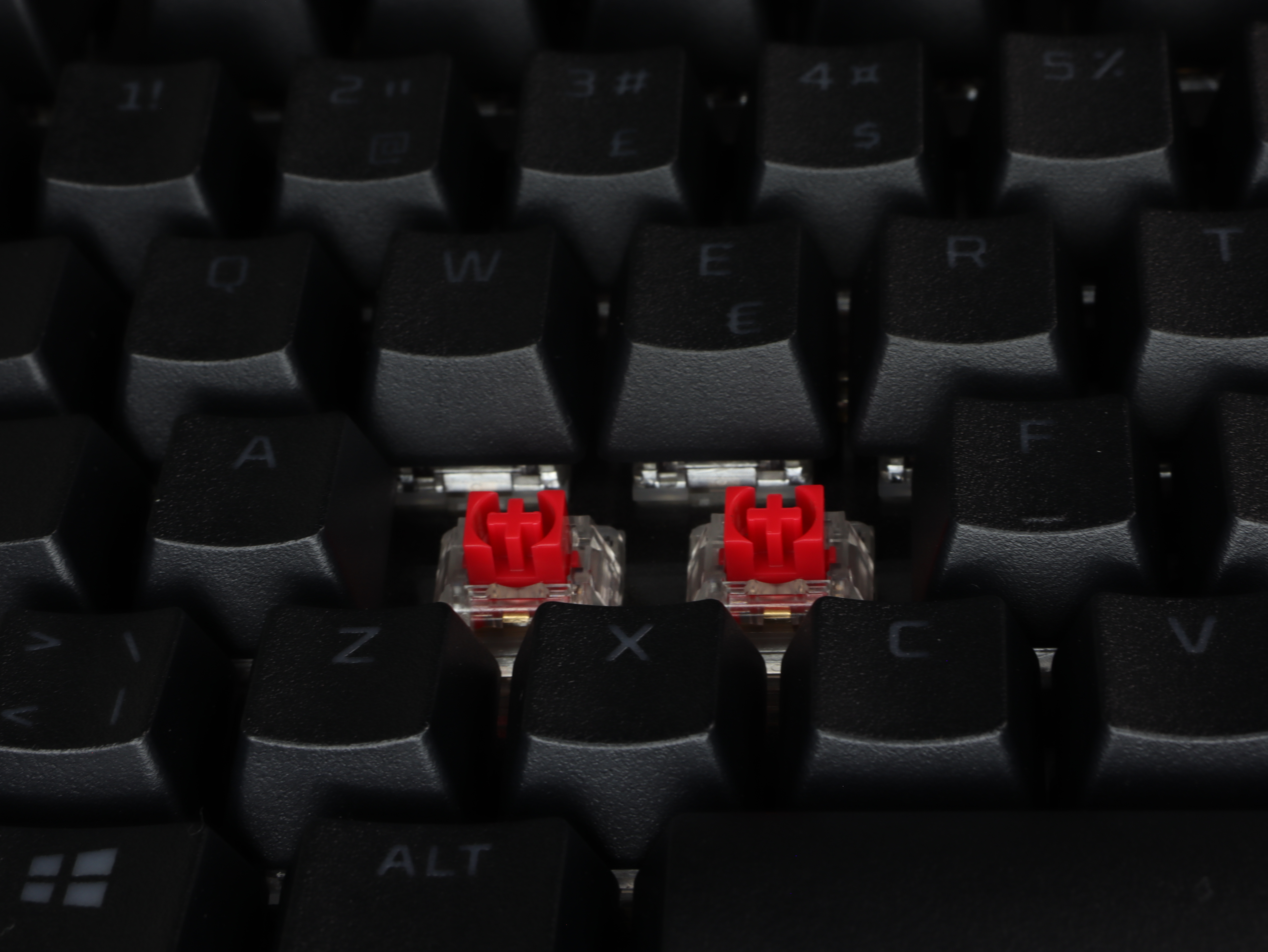 Trådløst HyperX keyboard hot-swappable Alloy Rise 75 Wireless linear Red switches tastatur gaming.JPG
